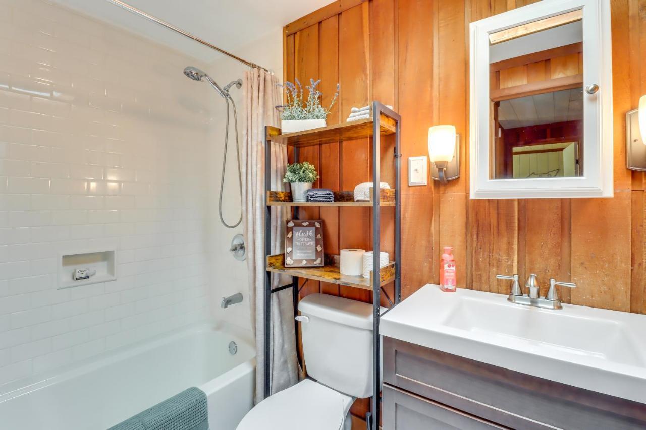Lakefront Poconos Vacation Rental With Swim Dock! Long Pond ภายนอก รูปภาพ