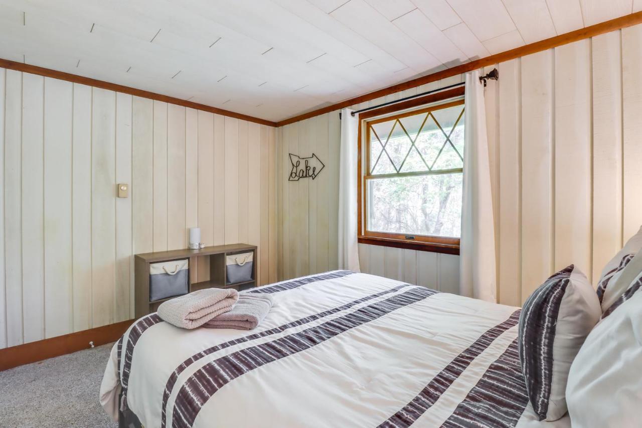 Lakefront Poconos Vacation Rental With Swim Dock! Long Pond ภายนอก รูปภาพ